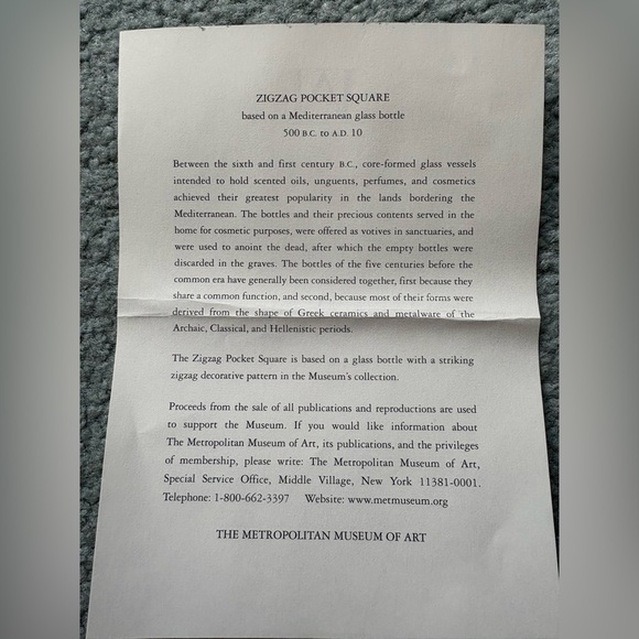 Metropolitan Museum of Art silk scarf in original box and tissue paper. - Picture 5 of 5